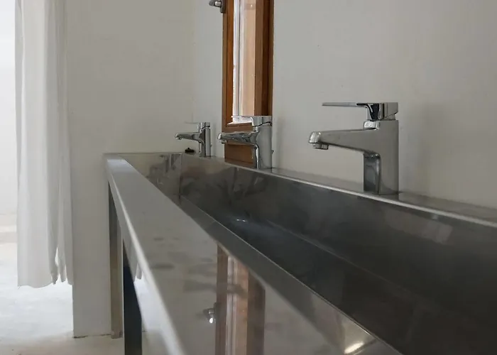 호스텔 The Camp Doninos