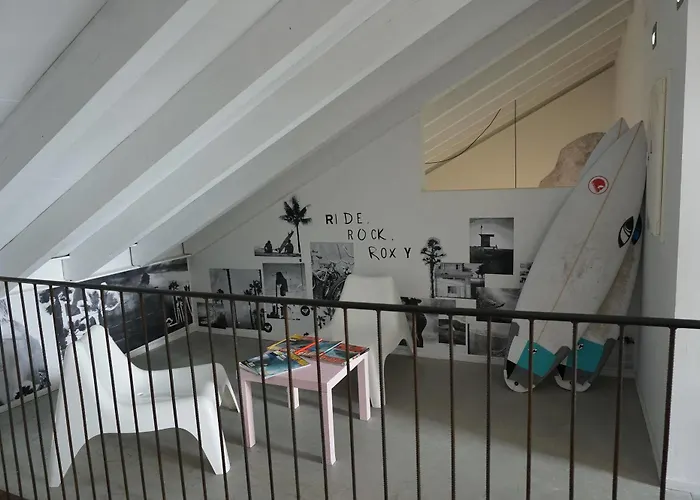 호스텔 The Camp Doninos *