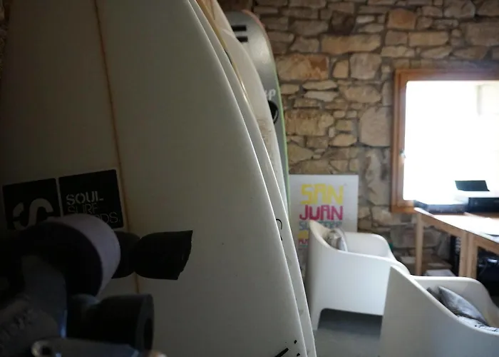 호스텔 The Camp Doninos