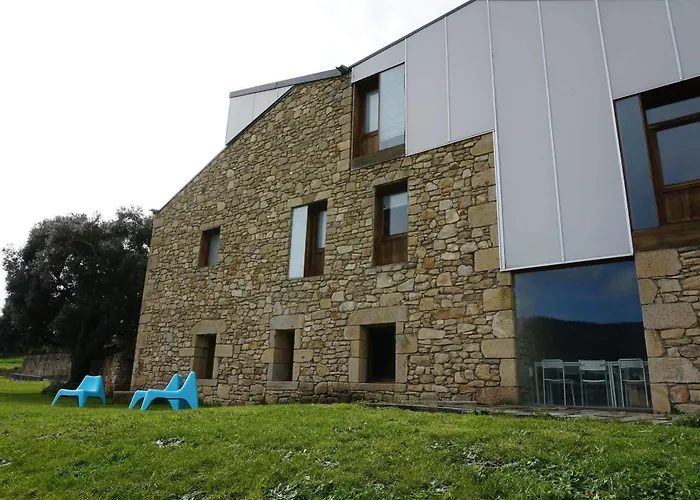 호스텔 The Camp Doninos